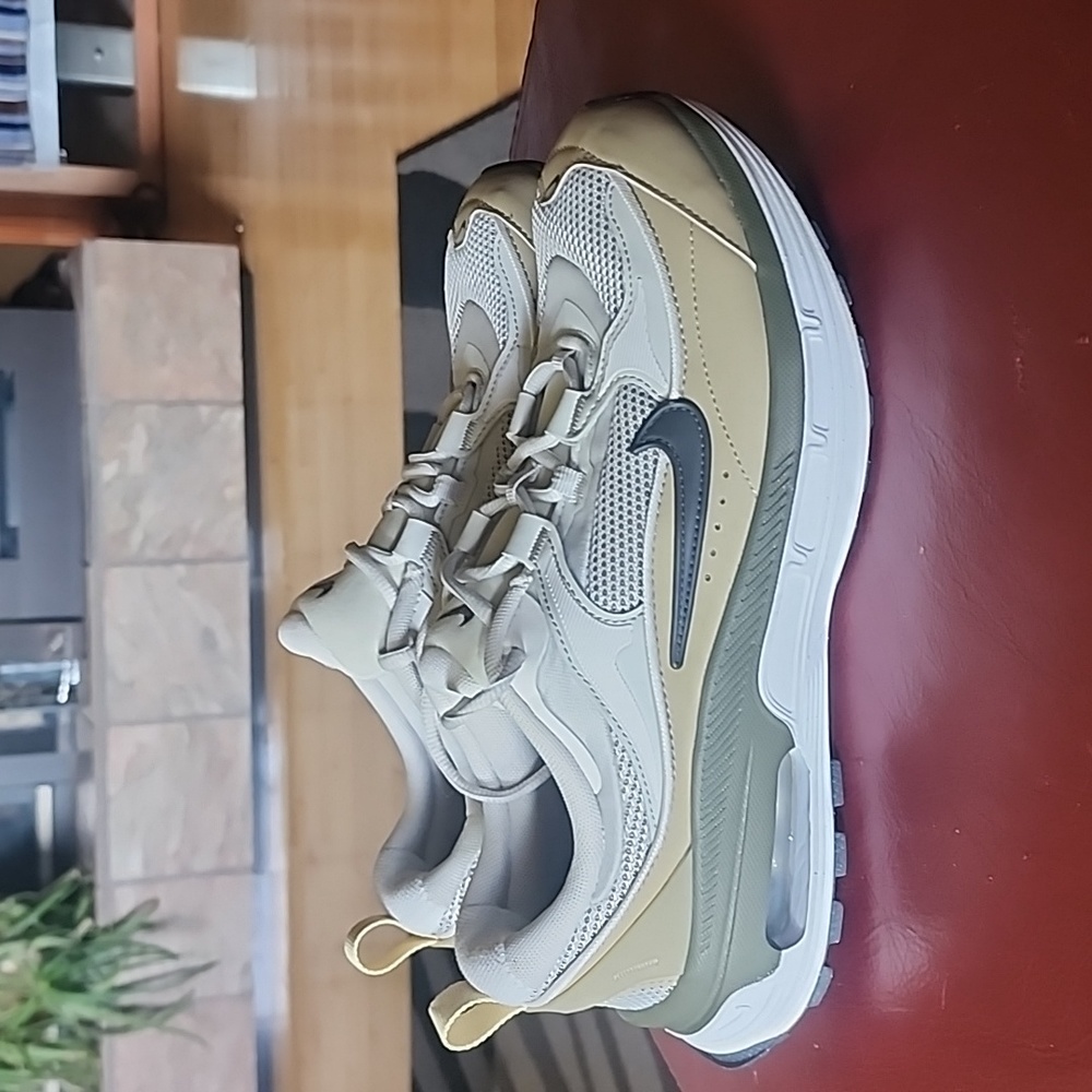 Nike: Air Max Bliss, Next Nature (color), Women's 10